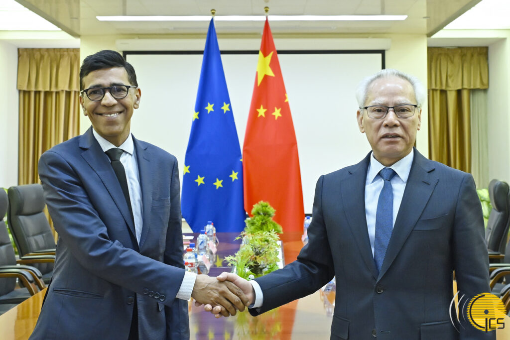 The Chief Executive, Mr Sam Hou Fai, meets with Vice-President of the European Parliament, Mr Younous Omarjee, in Brussels, Belgium.