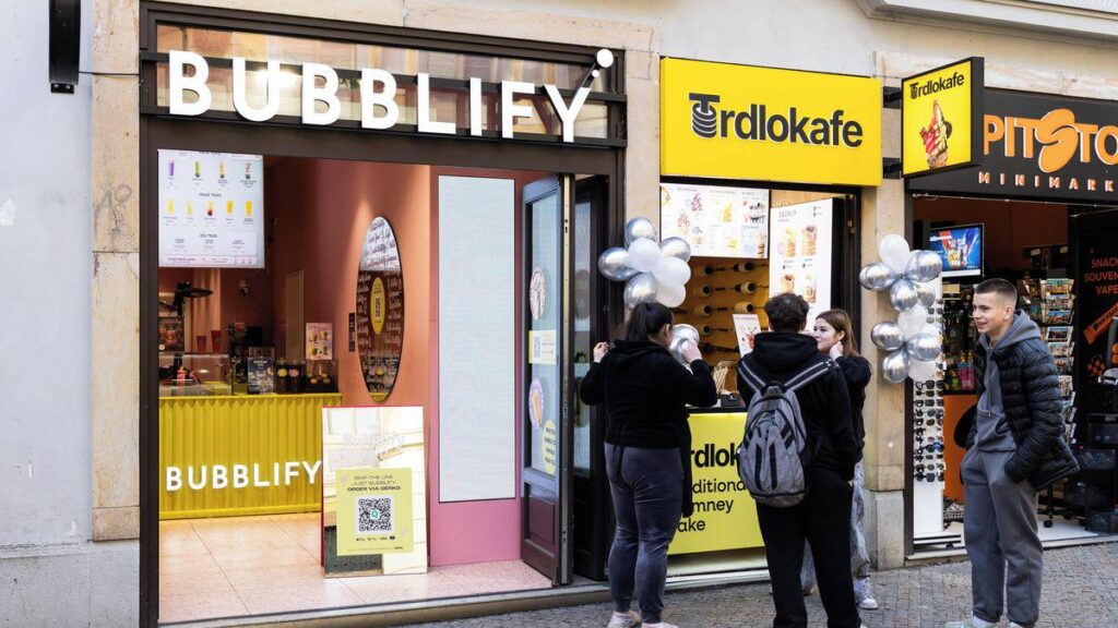 don't go to work in a trdlokafe 💔