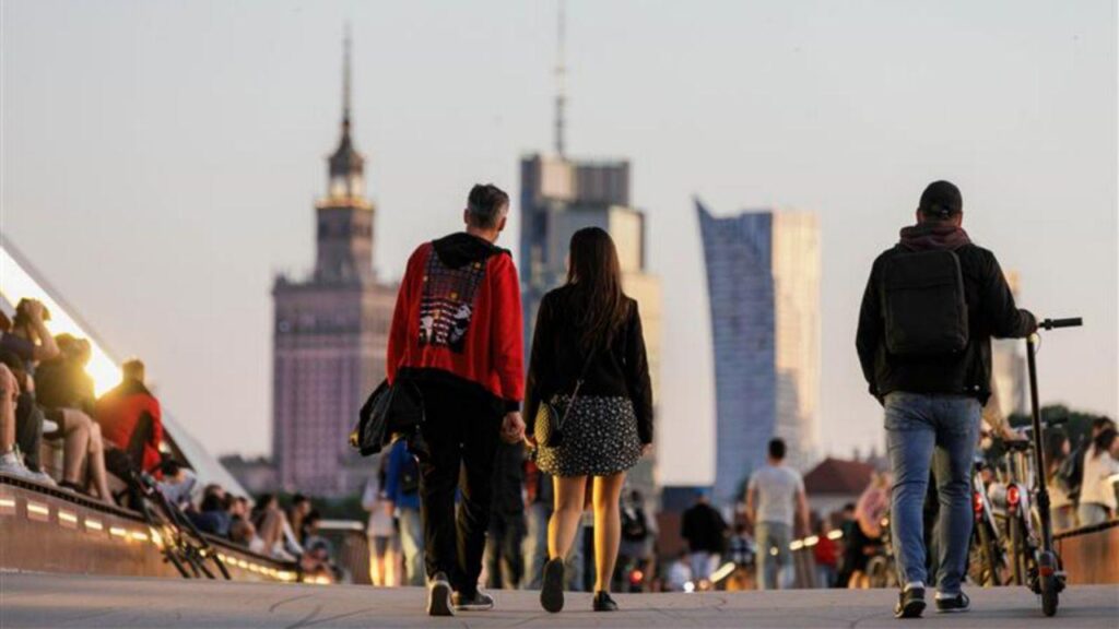 Polish people are coming back from emigration...