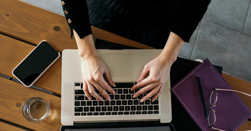 Mandatory smart working and car-free days: the EU plan against the energy crisis