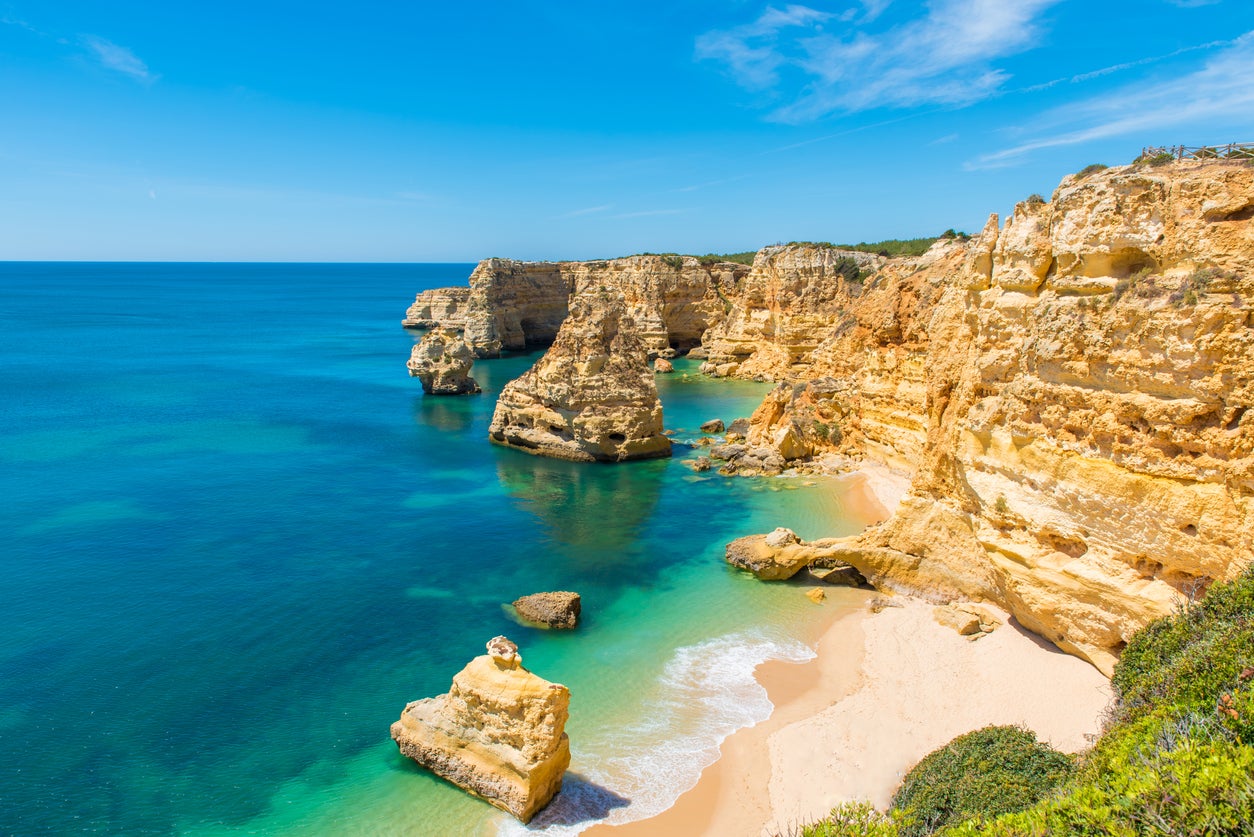Praia de Marinha is a potential Algarve beach destination for the end of your trip