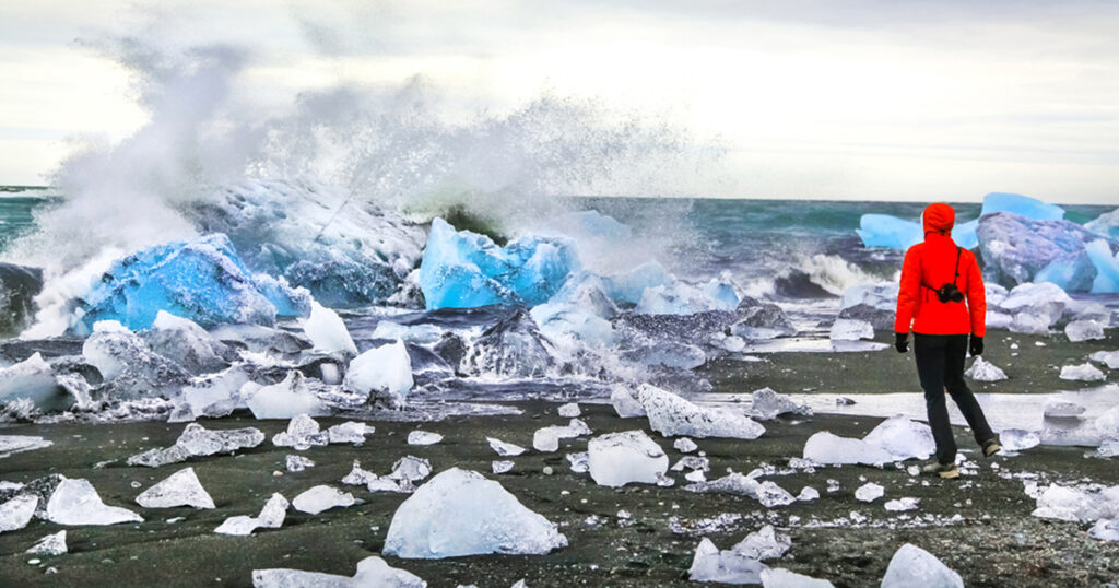 Your Terrible Photos Could Win You a Trip to Iceland Your Terrible Photos Could Win You a Trip to Iceland