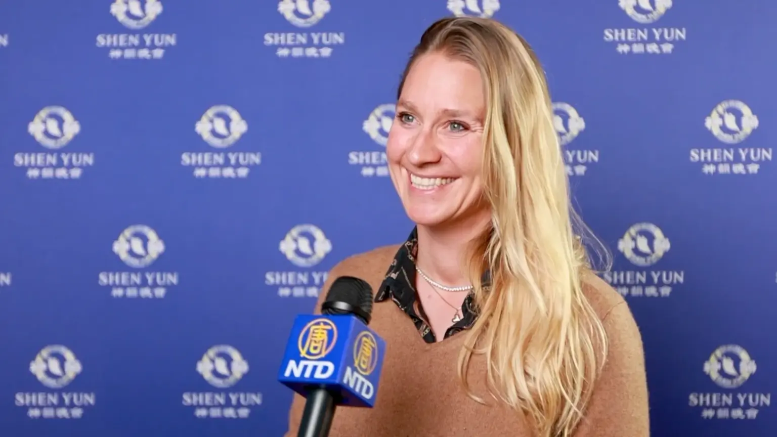 Shen Yun ‘Touches the Soul’ Near Germany’s Neuschwanstein Castle Shenyun Banner