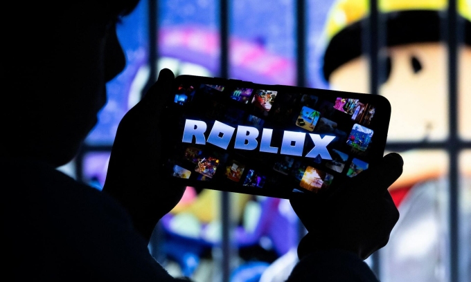 Australia targets Roblox and Minecraft over child grooming, extremist content