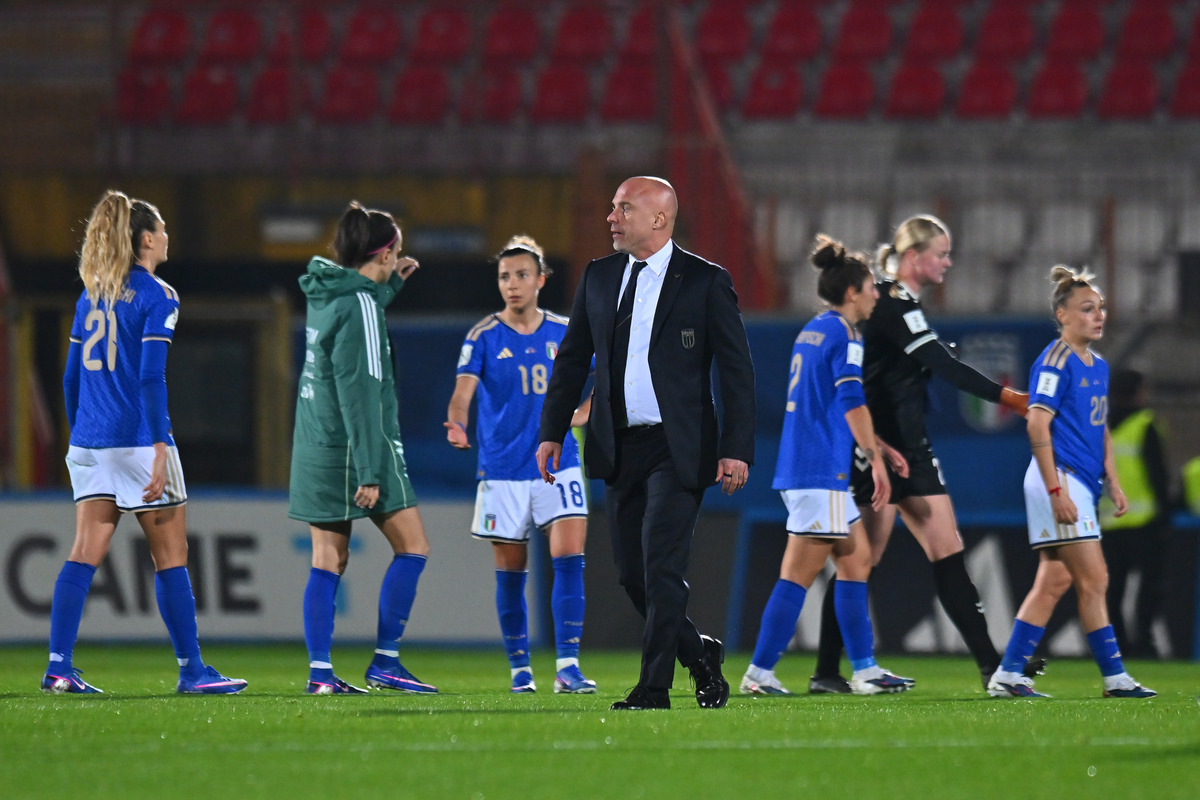 VICENZA, ITALY - MARCH 07: Head coach of Italy Andrea Soncin during the 2027 FIFA Women's World Cup Qualifier match between Italy and Denmark at Stadio Romeo Menti on March 07, 2026 in Vicenza, Italy. (Photo by Alessandro Sabattini/Getty Images)