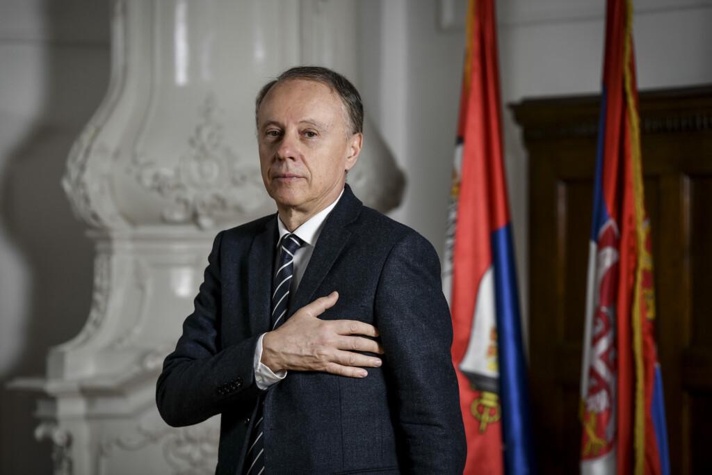 Vladan Đokić for Radar: Declaration of war on faculty autonomy; They wanted a picture of a humiliated rector, they got a picture of the people standing; Serbia does not need ultimate autocracy and leadership, but true democracy