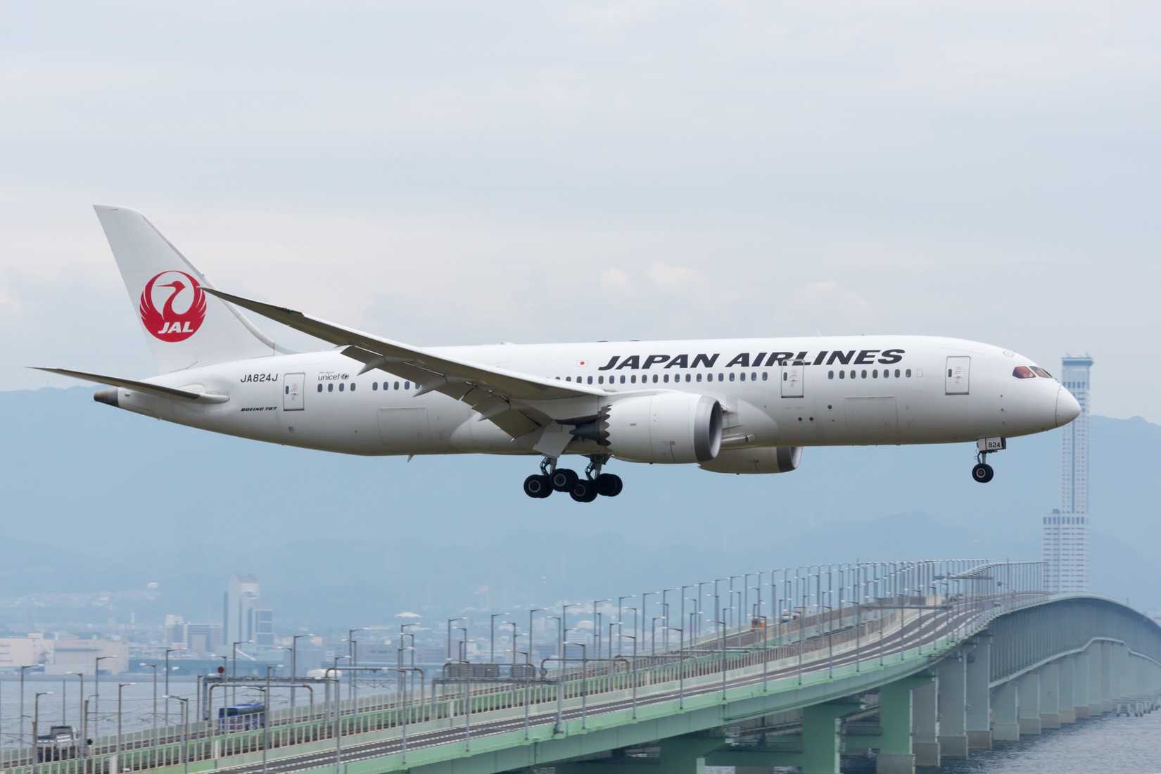 Japan Airlines Boeing 787-8