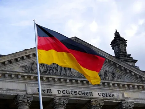 In Germany, travel restrictions have been imposed on men of draft age: does this apply to Ukrainians with a residence permit?