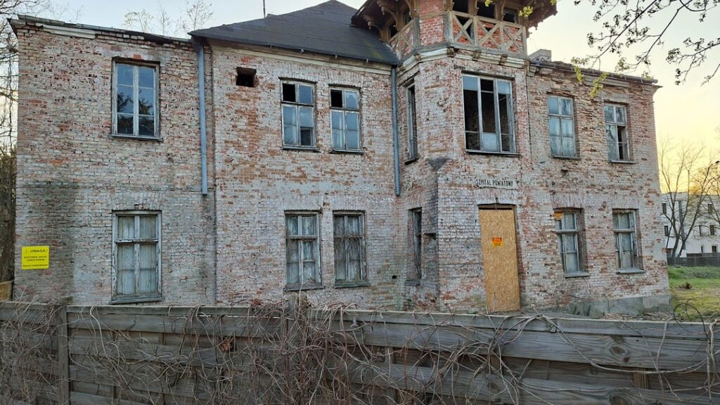 Interesting fact: in my city there is a building that is a perfect allegory of the state of health care in Poland