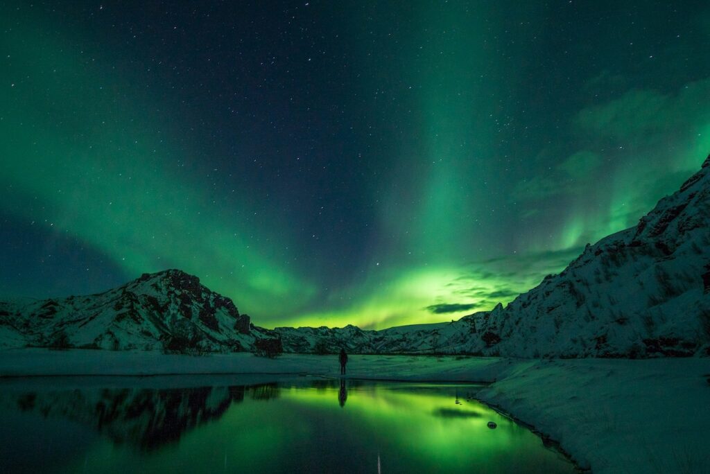 IcelandAir seeks “world’s worst photographer” for global marketing campaign parallax background