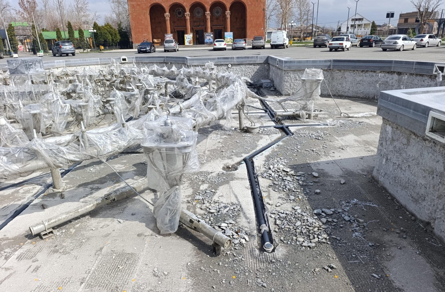 The 166 million fountain of Armavir does not have a graduation act. it is "on trial" for 2 years