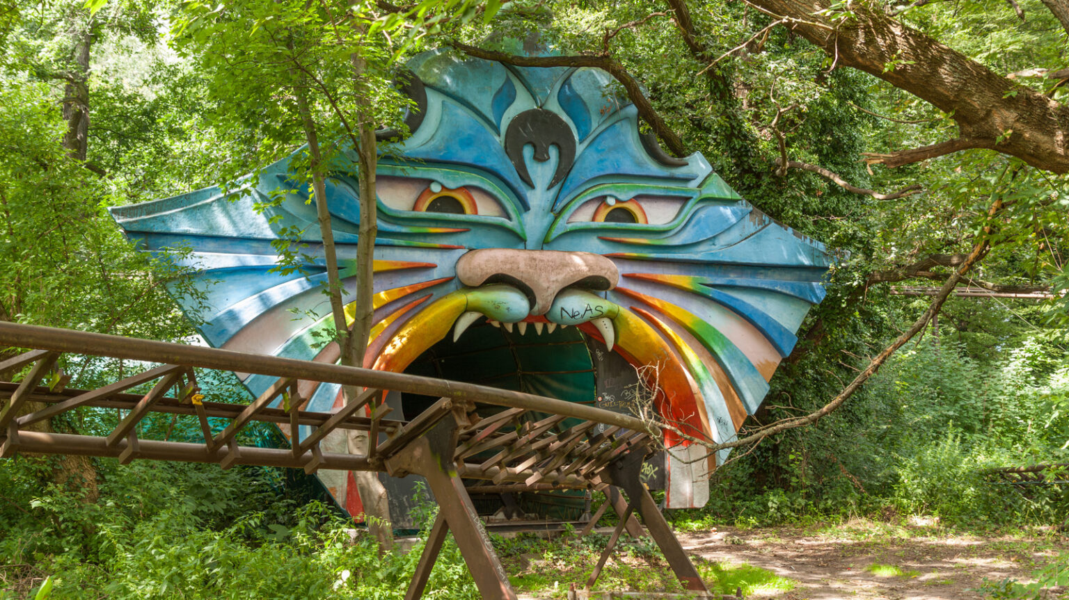 Germany’s Eerie Abandoned Amusement Park Is Now A Picturesque Art Attraction Germany's Eerie Abandoned Amusement Park Is Now A Picturesque Art Attraction