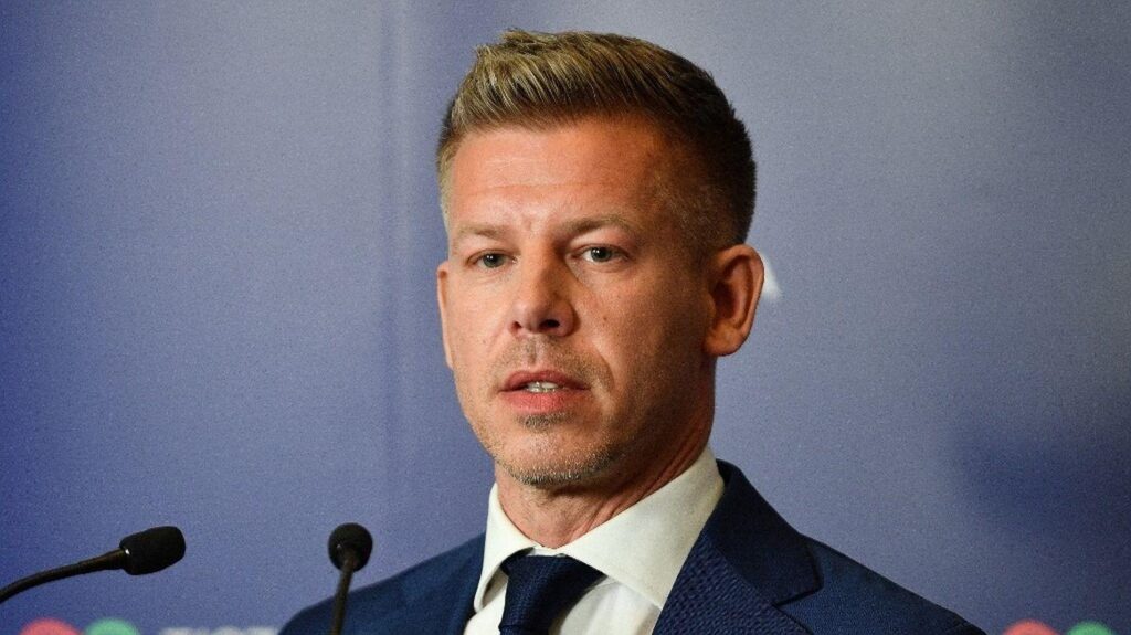 Legislative elections in Hungary: outgoing Prime Minister Viktor Orban acknowledges his defeat against center-right leader Péter Magyar