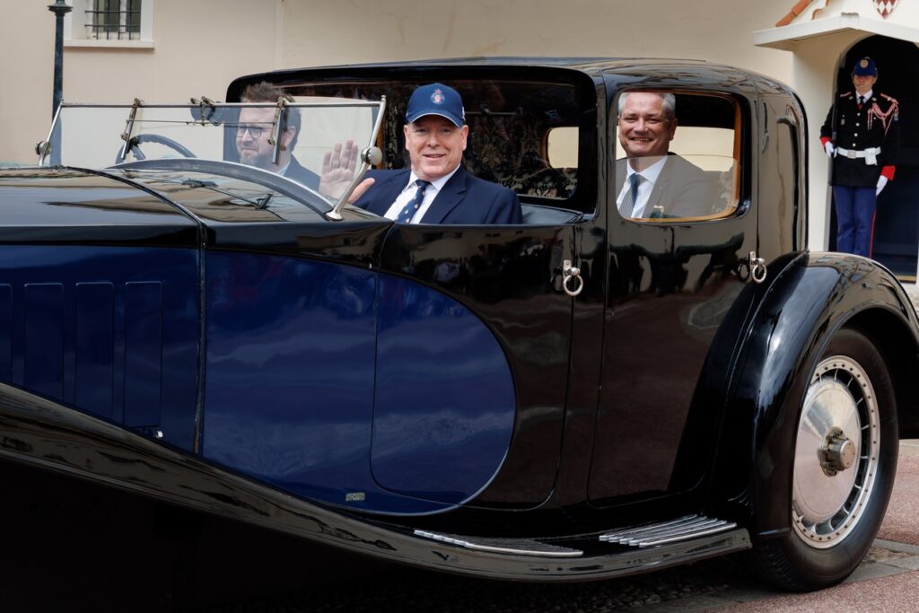 Le Prince Albert II effectue un tour de circuit avec la Bugatti Royale lors du 15ème Grand Prix Historique.