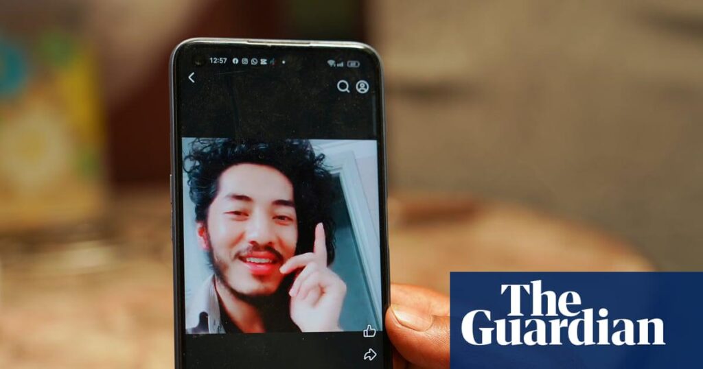 When ‘the birdman’ of St James tunnel died, Sydney commuters streamed past his body for days