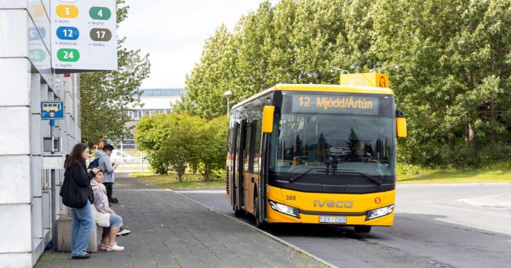 Free bus rides for elementary school children in Reykjavík - RÚV.is