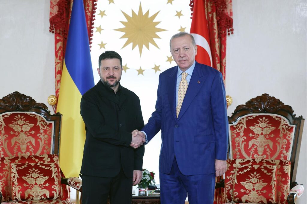 Turkish President Recep Tayyip Erdogan welcomes President of Ukraine Volodymyr Zelenskyy at Dolmabahce Presidential Office in Istanbul, Türkiye on April 4, 2026. (AA Photo)