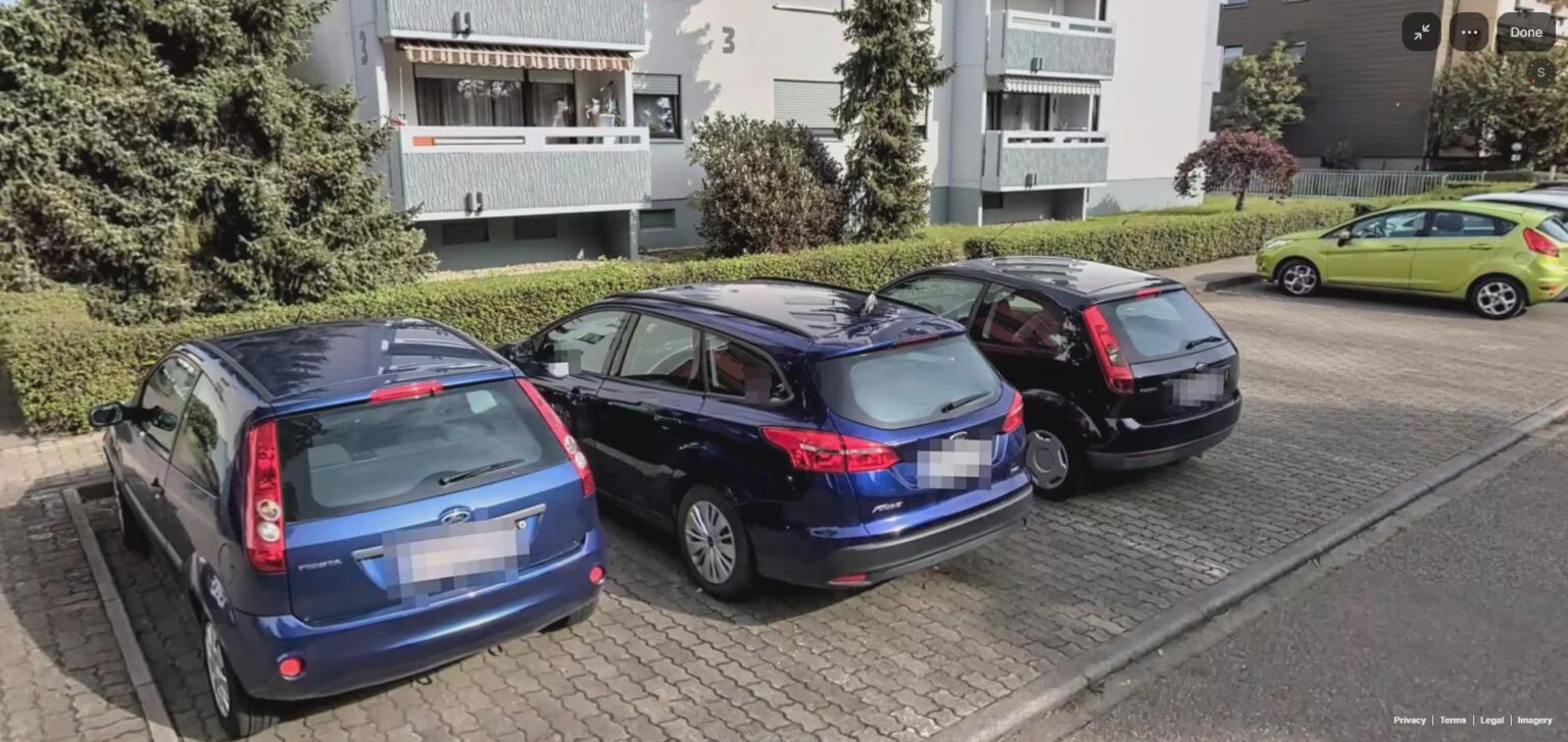 Is this parking spot public or private? Is this parking spot public or private?