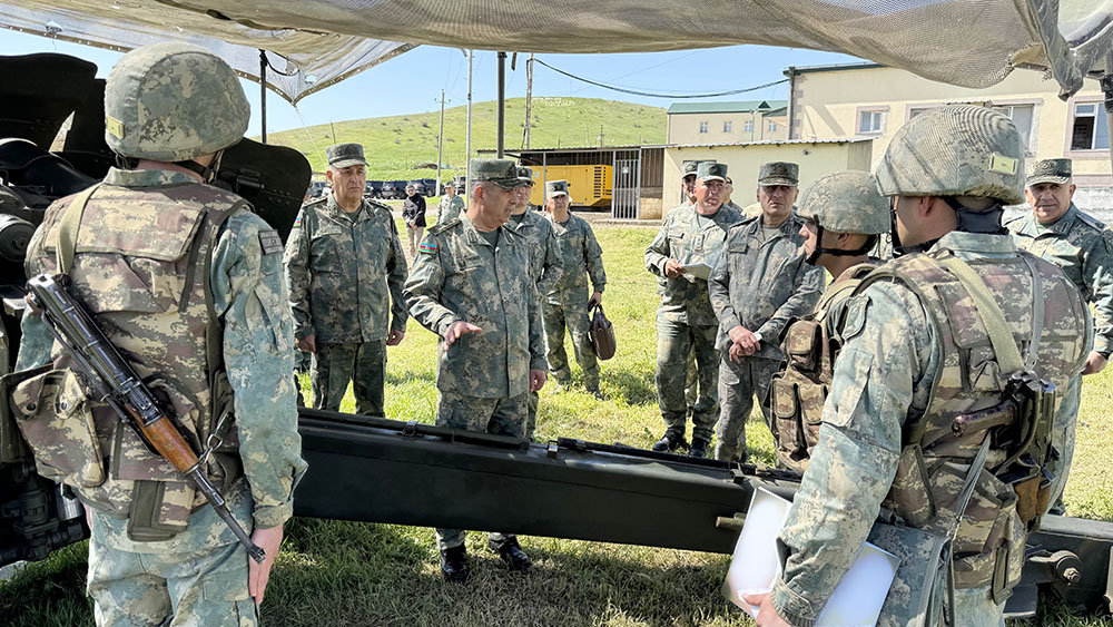 Azerbaijani Defense Ministry leadership meets personnel serving in liberated territories (PHOTO)
