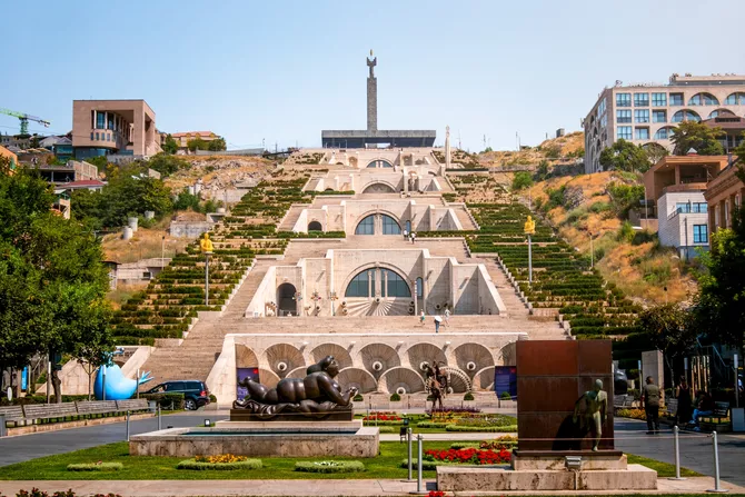 Gathering Supports Teen Arrested After Incident Linked to Armenian PM - VIDEO