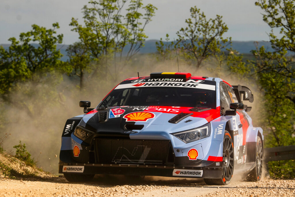 Leading tonight in Croatia, Thierry Neuville savors the moment: "We really weren't expecting this"