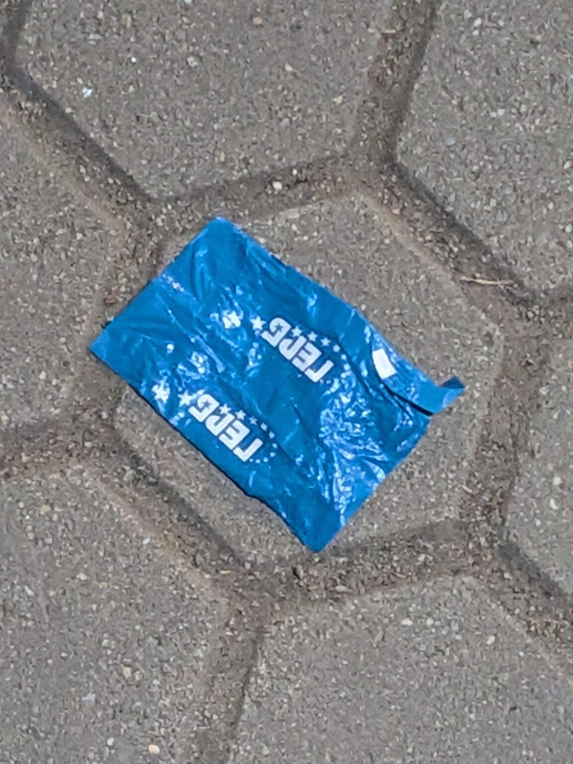 Please do not litter the street