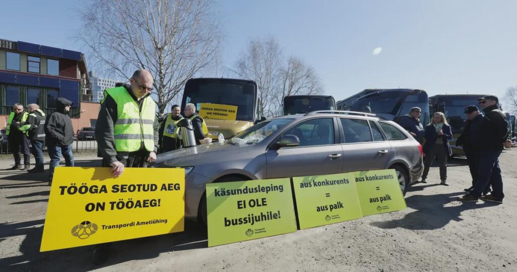 The bus drivers protested. They require more real work hours instead of passing The bus drivers protested. They require more real work hours instead of passing