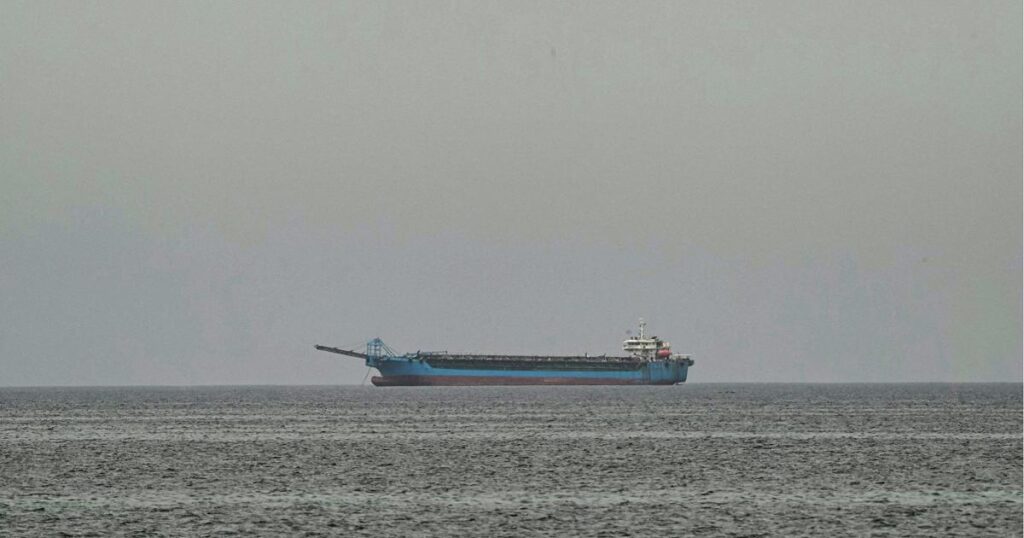 Chinese oil tanker crosses the Strait of Hormuz, forcing the US blockade
