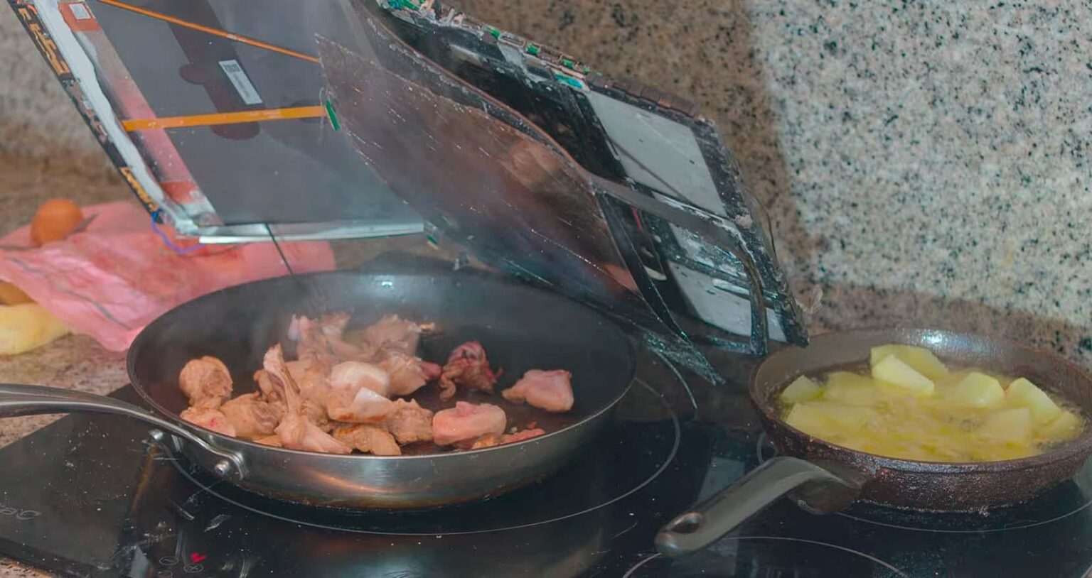 My vitro and PC broke on the same day 1, but the potato omelette with rabbit is HOLY (family, I'm from Barcelona)