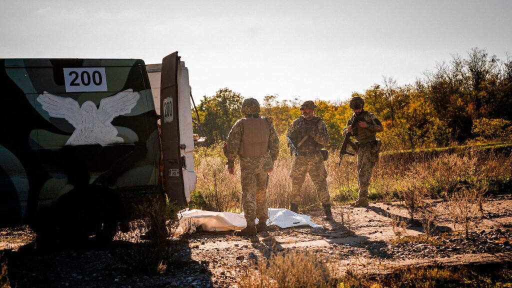 At the front, Ukraine is running into a growing problem: the Russians are shooting right through the bulletproof vests [dansk firma producerer nye plader til vestene]