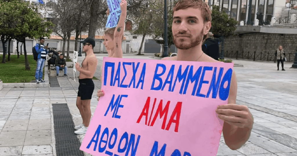 Vegan activists protest at the Constitution ahead of Easter: "Millions of baby lambs are being slaughtered"