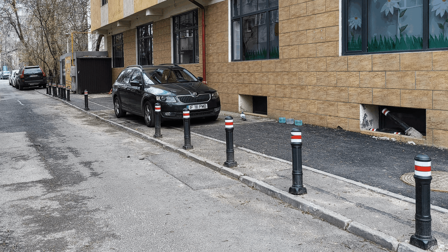 Any pillar missing = parking.