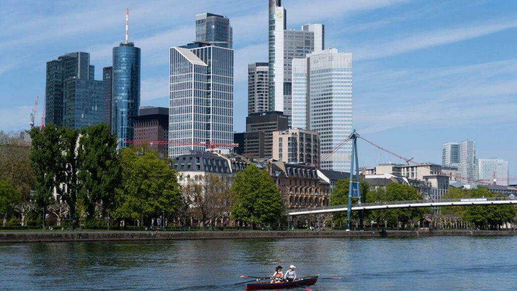 Inheritance without heirs: The majority of Germans want to use money in forgotten accounts for social purposes