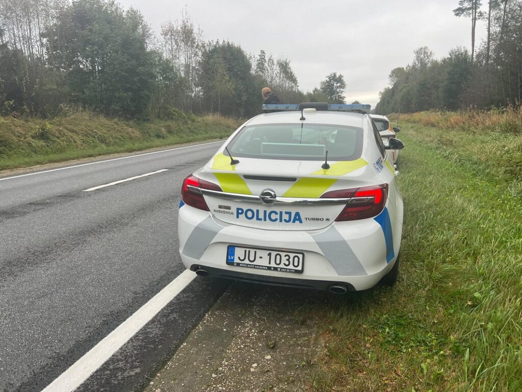 Expect police on roads over Easter in Latvia / Article Ceļu policijas reids Valmierā