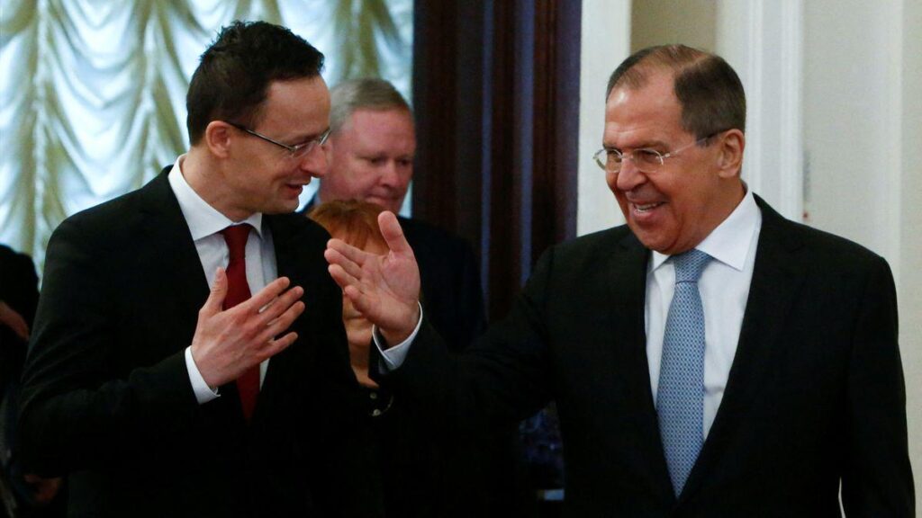 Wiretapped phone call puts Orbán government under pressure: Hungary's foreign minister is said to have promised favors to Sergei Lavrov