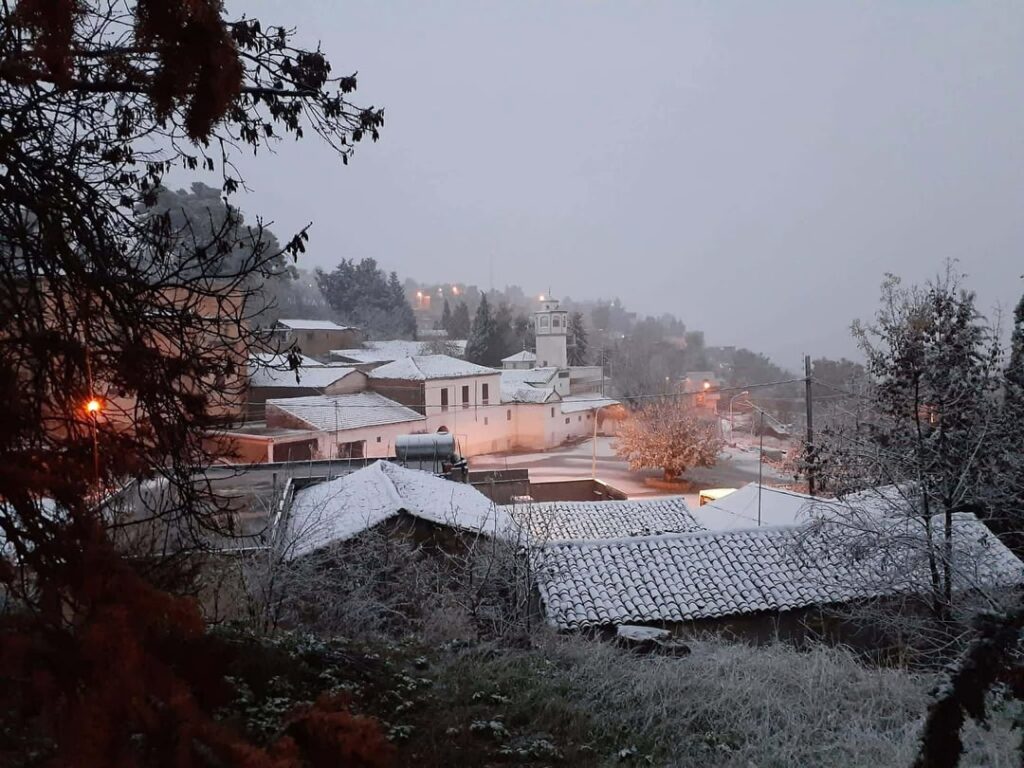 This the first mosque built in my town by Berbers Zenatti Mo-riscos fled from Granada in my town in 1590 in north Algeria . , with tradition to pray in it with a black Burnous to revive the Memory of the fall of Granada . ( I don't know if this related to Spain but I think it's cool story to share