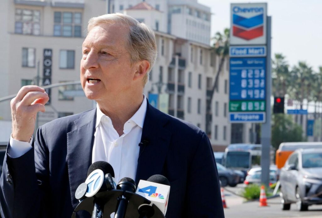 Tom Steyer announces plan to jail ICE agents, calls agency a ‘violent extremist group’