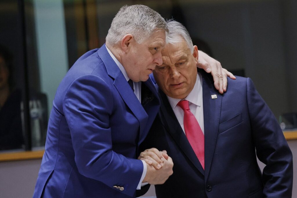 Baltics reject Fico’s flight plan to Moscow / Article Ungārijas premjers Viktors Orbāns (no labās) ar Slovākijas līderi Robertu Fico