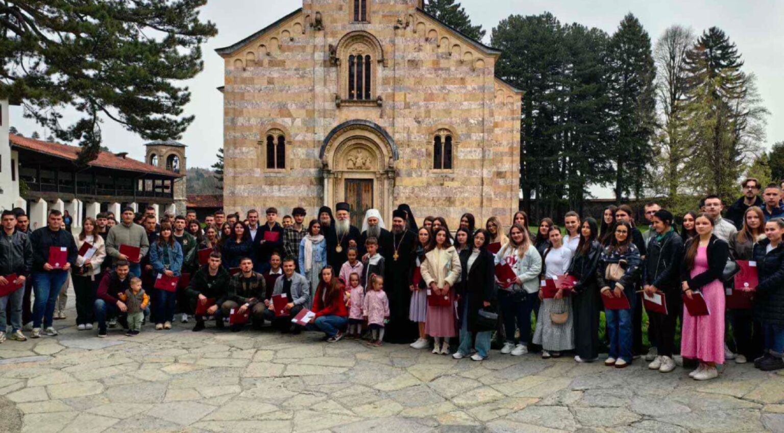 Patriarch of Serbia meets Youth during Paschal visit to Kosovo and Metohija