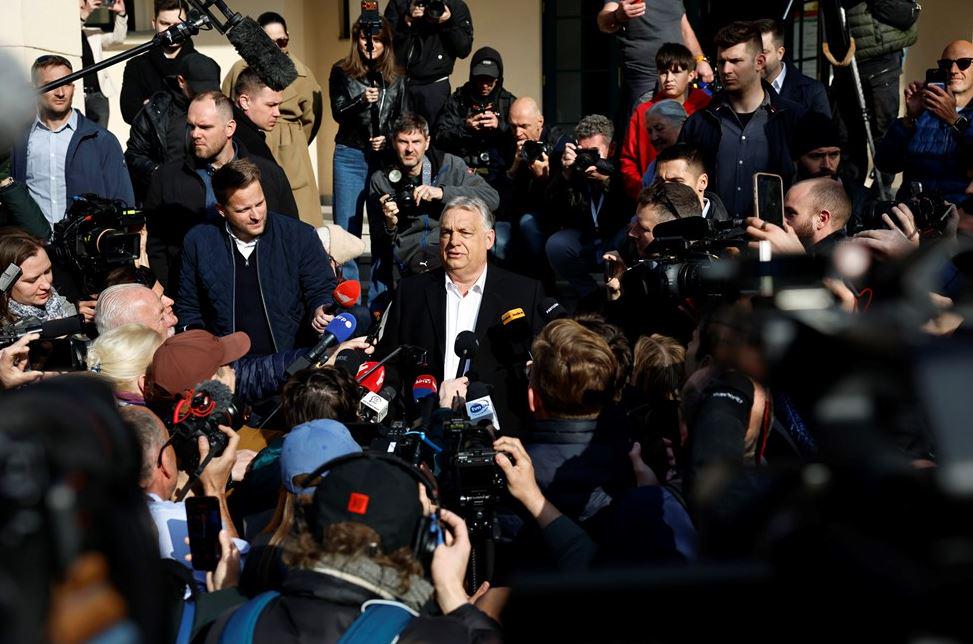 The first results of the elections in Hungary indicate a debacle for Orbán and an almost two-thirds majority for the Hungarians