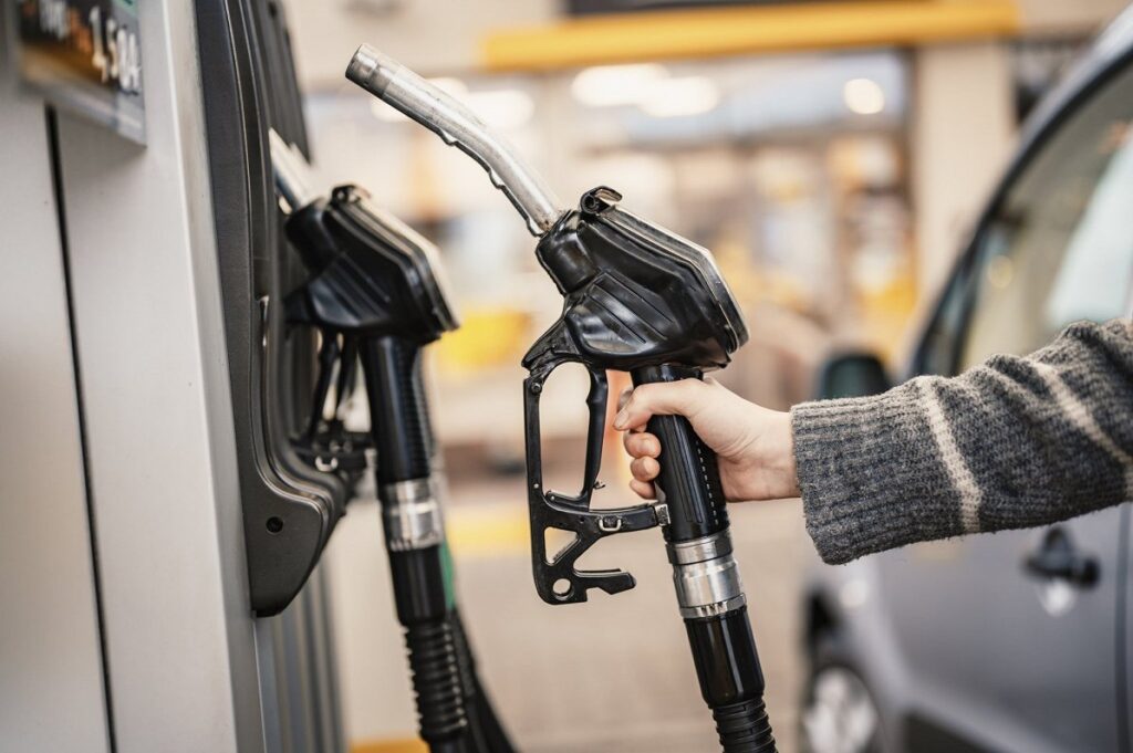 Competition watchdog says fuel prices have been fair / Article Degvielas uzpilde