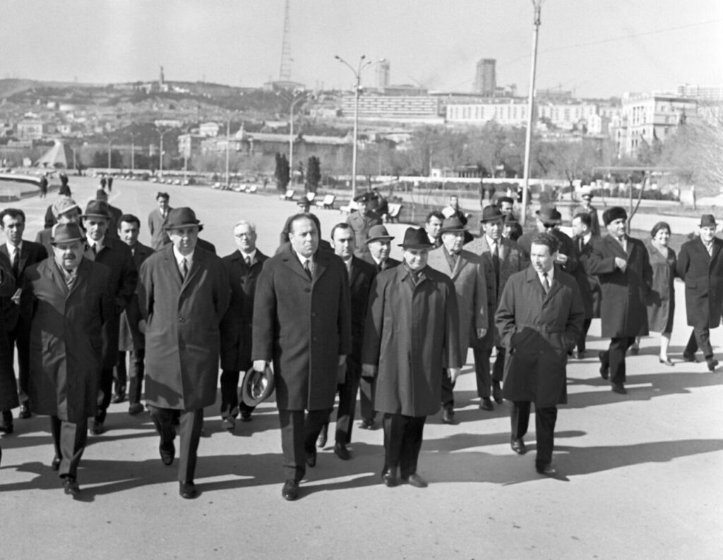 Heydar Aliyev and Nicolae Ceaușescu on a walk in Baku, April 1, 1971. Photo by Viktor Kalinin.