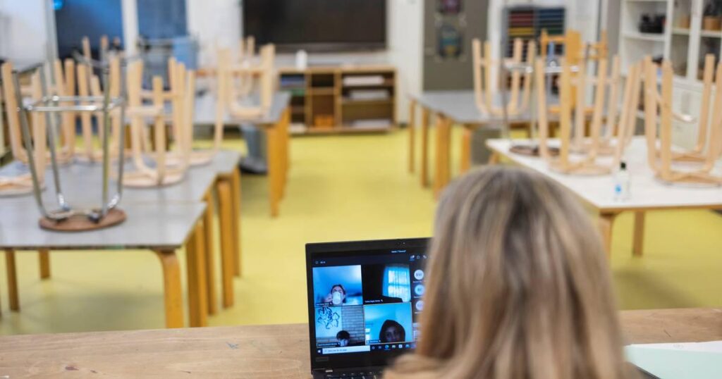 Primary school teachers apply for jobs with lower pay and fewer sick leaves