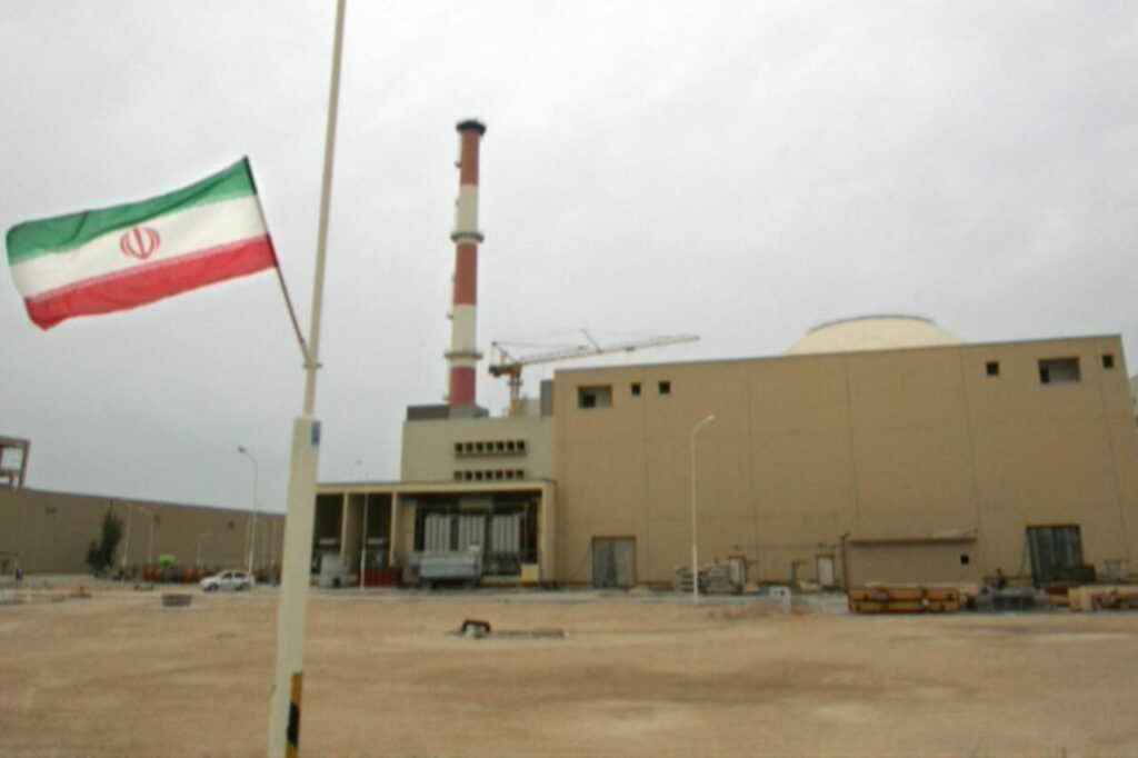 Turkish official demands dismantlement of Israel’s nuclear arsenal An Iranian flag outside the building housing the reactor of the Bushehr nuclear power plant in southern Iranian port town of Bushehr, 1200 km south of Tehran, Iran on April 3, 2007. (AFP Photo)