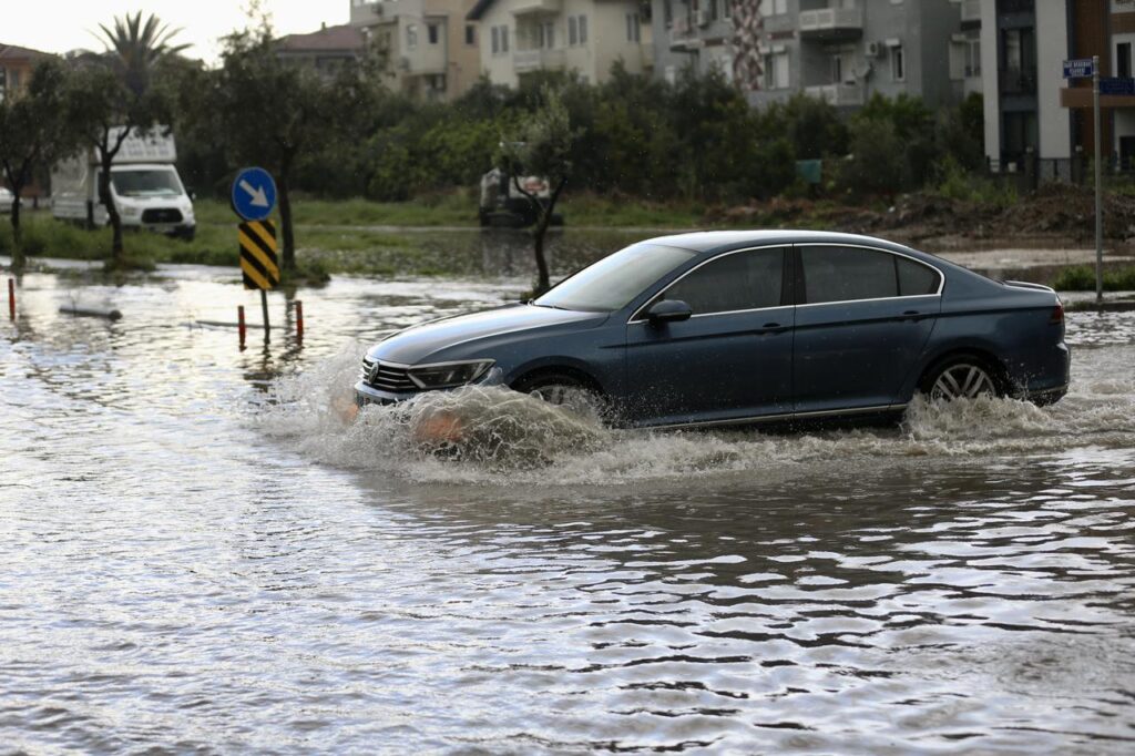 Drivers struggle as heavy rainfall causes water accumulation on roads in some neighborhoods of Fethiye, disrupting daily life as downpours that began yesterday continued overnight in Mugla, Türkiye, April 4, 2026. (AA Photo)