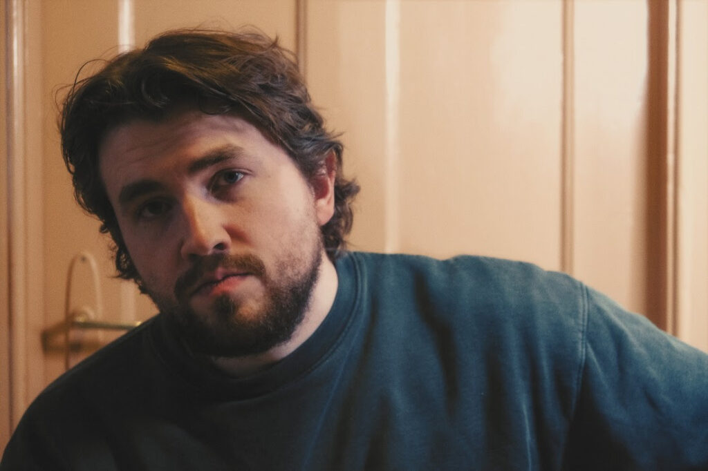 Axel Flóvent’s ‘Fleeing The Shore’ EP Captures The Sounds Of Home In Húsavík, Northern Iceland – Wildfire Music + News Axel Flóvent’s ‘Fleeing The Shore’ EP Captures The Sounds Of Home In Húsavík, Northern Iceland – Wildfire Music + News