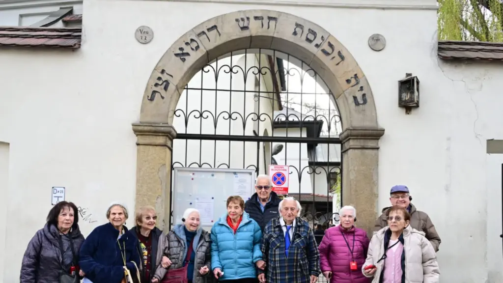 Despite war, a dozen Holocaust survivors from Israel join March of the Living in Poland - JNS.org