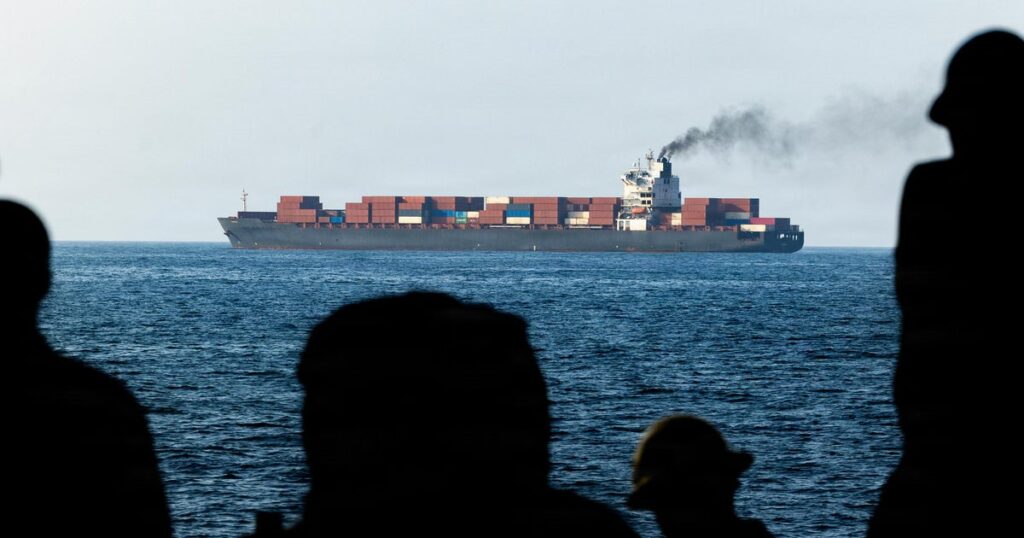 Live Updates: Iran attacks ships in Strait of Hormuz as thousands more U.S. forces head for Middle East Live Updates: Iran attacks ships in Strait of Hormuz as thousands more U.S. forces head for Middle East