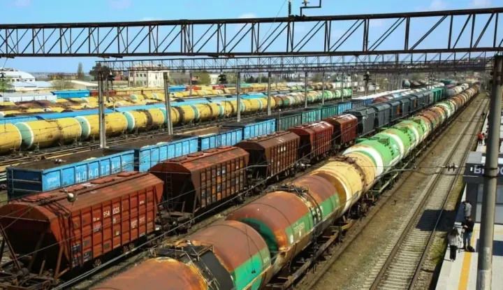 Azerbaijan sends 22 railcars of diesel fuel to Armenia