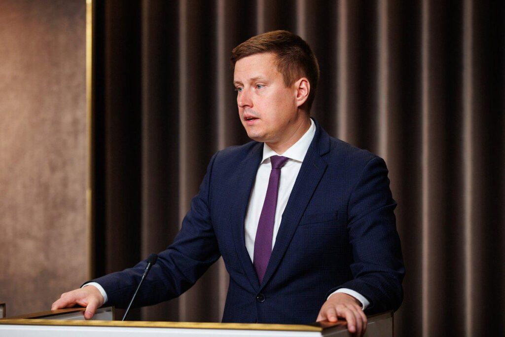 The state considers salary transparency an excessive obligation. Swedbank: publishing the salary will not collapse the country The state considers salary transparency an excessive obligation. Swedbank: publishing the salary will not collapse the country